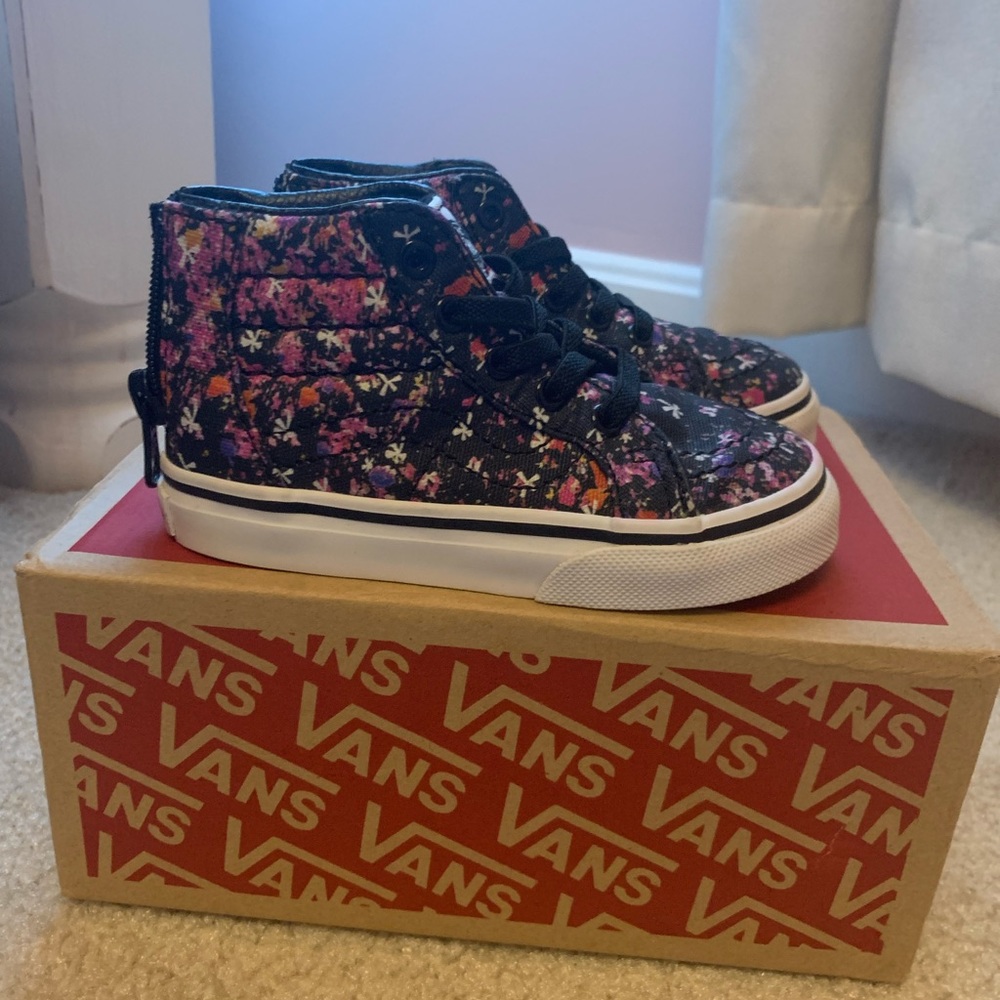 Vans SK8 Hi-top sneakers size 6.5 new!